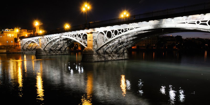MeliaLebreros's tweet photo. Contempla la belleza y el encanto de la noche sevillana. #MeliaLebrerosSevilla #ExploringSeville https://t.co/kYlLDiAK6j