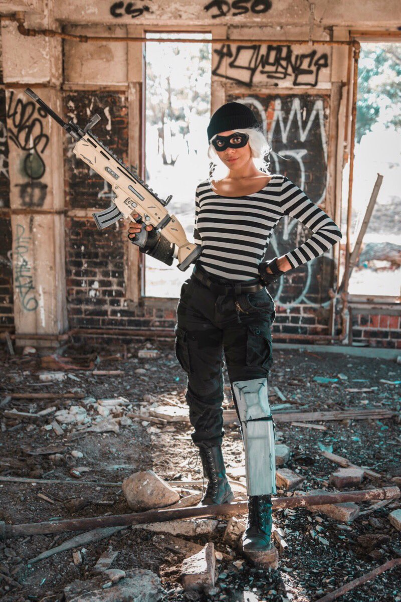 Chel On Twitter My Rapscallion Fortnite Cosplay Also - chel on twitter my rapscallion fortnite cosplay also shoutout to themvrs for taking these pictures of me