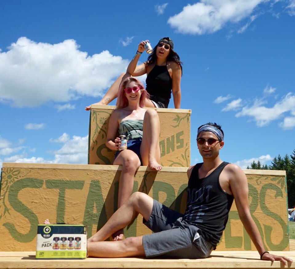 BigRockBrewery's tweet photo. Starting @Winnipegfolk off with some #RandomActsofBigRock! Here’s to another amazing weekend 🍻#FolkFestHappy https://t.co/ahlSdZTw6r