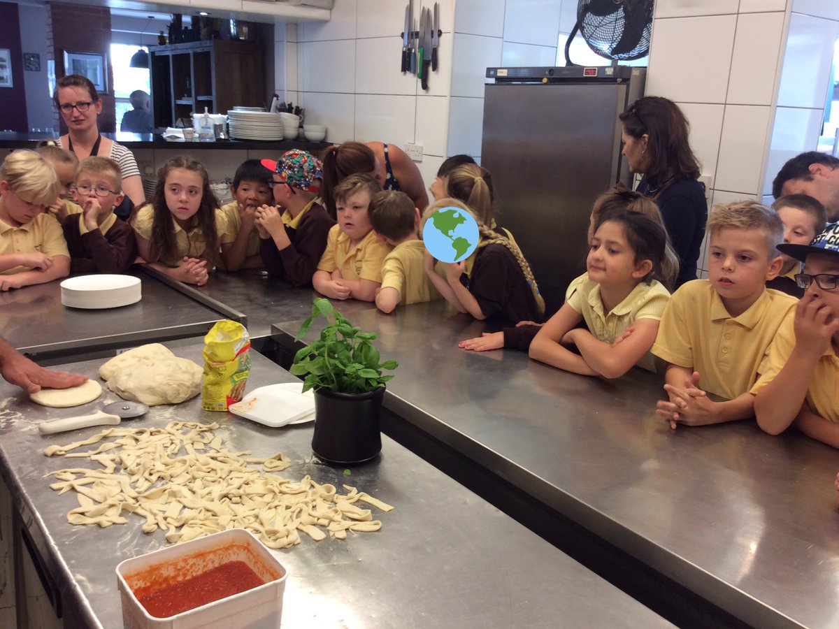 TheRichmondPri's tweet photo. Year 3 enjoyed their #Worldskitchen project in #Marios #Skegness restaurant. A demonstration on how to make authentic Italian pasta! Thank you to Mario, Holly, Cono and Fabio. @skegnesssiren @SkegStandard @LincsLive @SkegnessRotary https://t.co/kX2B573nrx