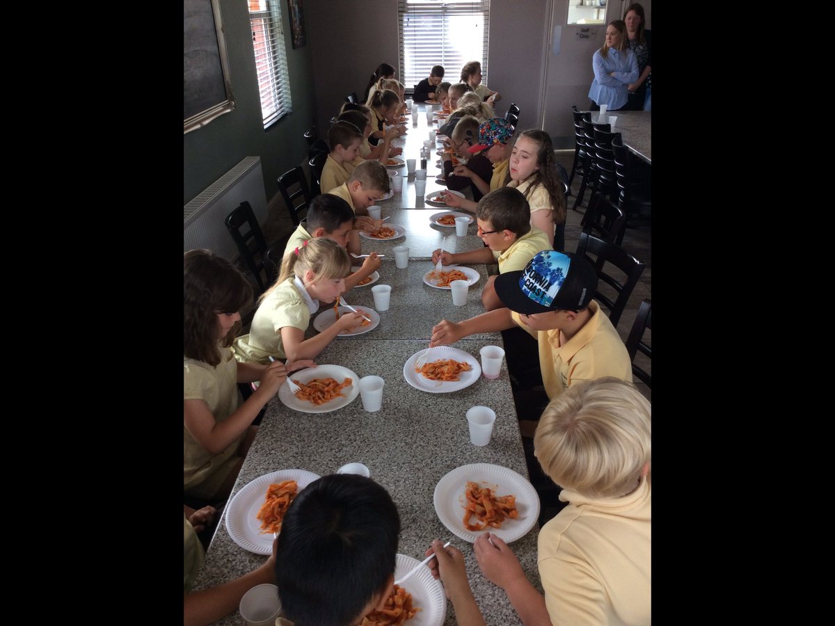 TheRichmondPri's tweet photo. Year 3 enjoyed their #Worldskitchen project in #Marios #Skegness restaurant. A demonstration on how to make authentic Italian pasta! Thank you to Mario, Holly, Cono and Fabio. @skegnesssiren @SkegStandard @LincsLive @SkegnessRotary https://t.co/kX2B573nrx