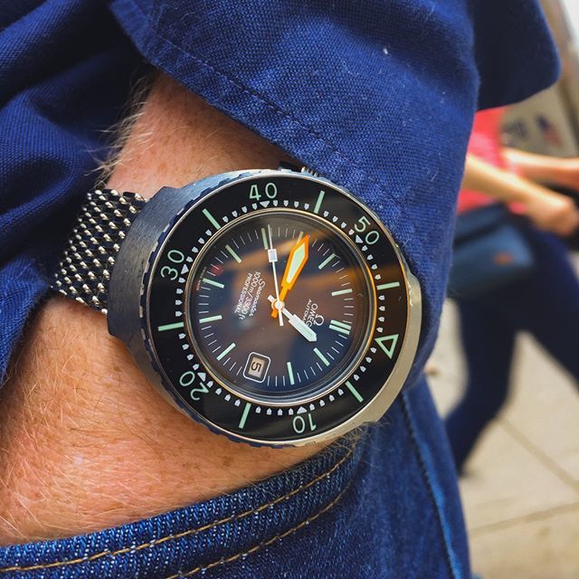 analogshift's tweet photo. Blue is the new black.
.
.
Link in bio.
.
.
#speedmaster #omega #vintageomega #vintageseamaster #1970s #seamaster #destro #bluedial #water #cool #patina #divewatch
#womw #nyc #winter #watchpassion #watchfam #watchmania #watchaddict #menstyle #watchoftheday #watchesofinstagra… https://t.co/nmTkWEGFo3