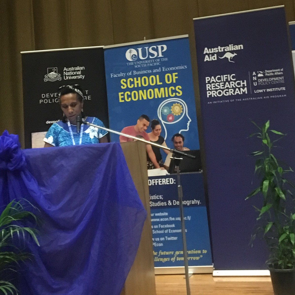USPEcon's tweet photo. Geejay Milli of University of PNG on how to close the gender gap in PNG's parliament. #PacificUpdate2018 https://t.co/6IEwG9j2ij