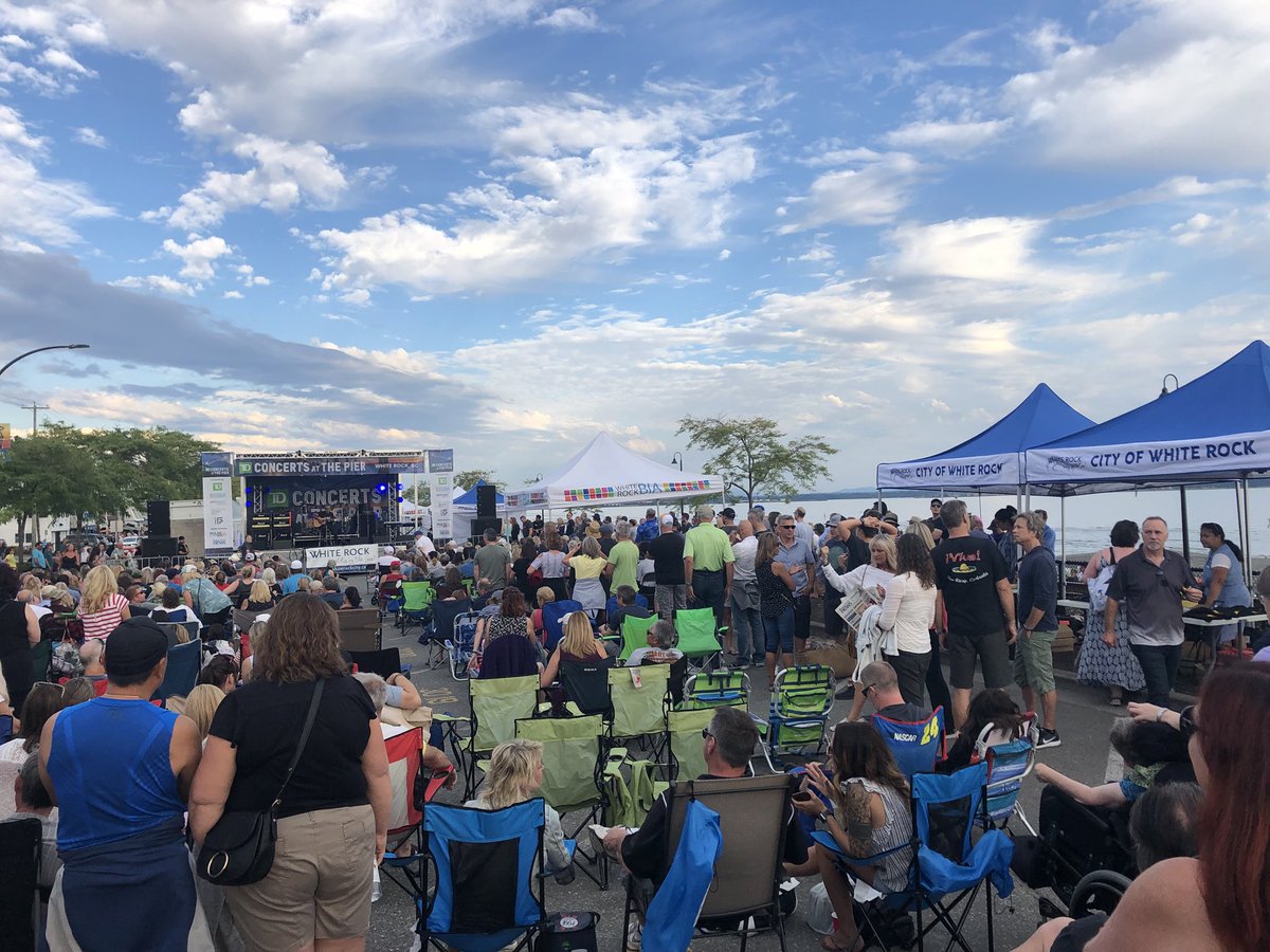 It is a perfect night for the TD Concerts at the Pier first show!

Ranj Singh Indo Folk Music is doing amazing and Honeymoon Suite is up at 830!

The lot is filling up!! #concertsatthepier #whiterock