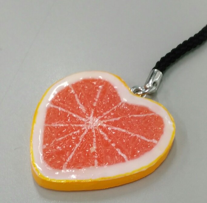 syain_sample's tweet image. 食品サンプル新商品のご案内グレープフルーツ　ルビー食品サンプル自販機にてお買い求めいただけます。 可愛らしいハート型になっております。#食品サンプル自販機 #食品サンプル #フルーツ #グレープフルーツ #ルビー #大田区 #大森 #平和島#fakefood