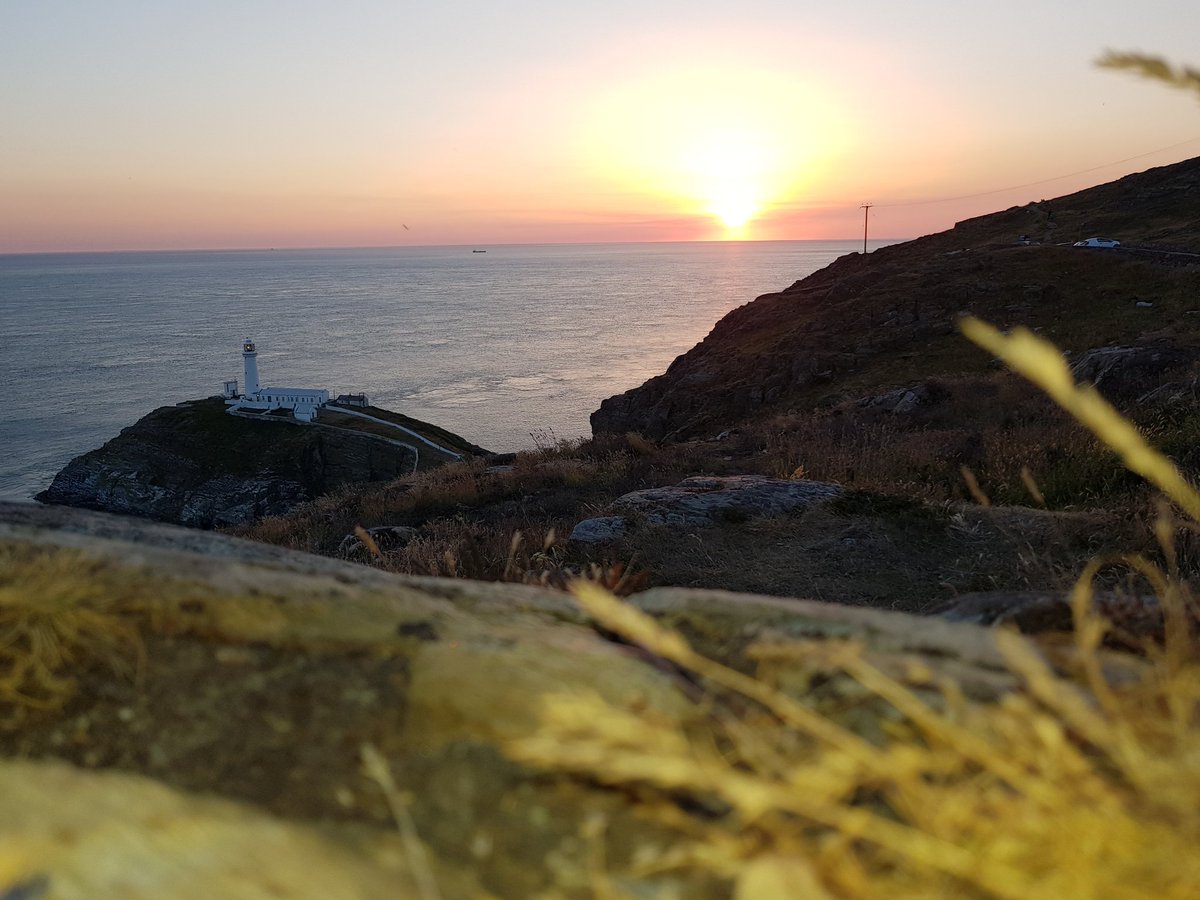 #southstack #holyhead #anglesey #sunset