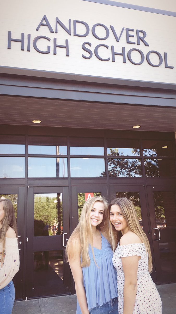 julia4graves's tweet photo. happy bday nat! thankful for our glow up throughout the years 💓 live it up sweetheart ;) @natnichols20 https://t.co/4UD1CP1Ae8