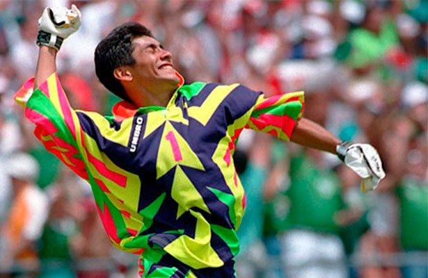 UmbroArgentina's tweet photo. #TriviaUmbro
La respuesta correcta es Jorge Campos, arquero de Mexico en el Mundial de USA 1994. El ganador fue @ezelisazo14! https://t.co/lbVSXV8Pmi