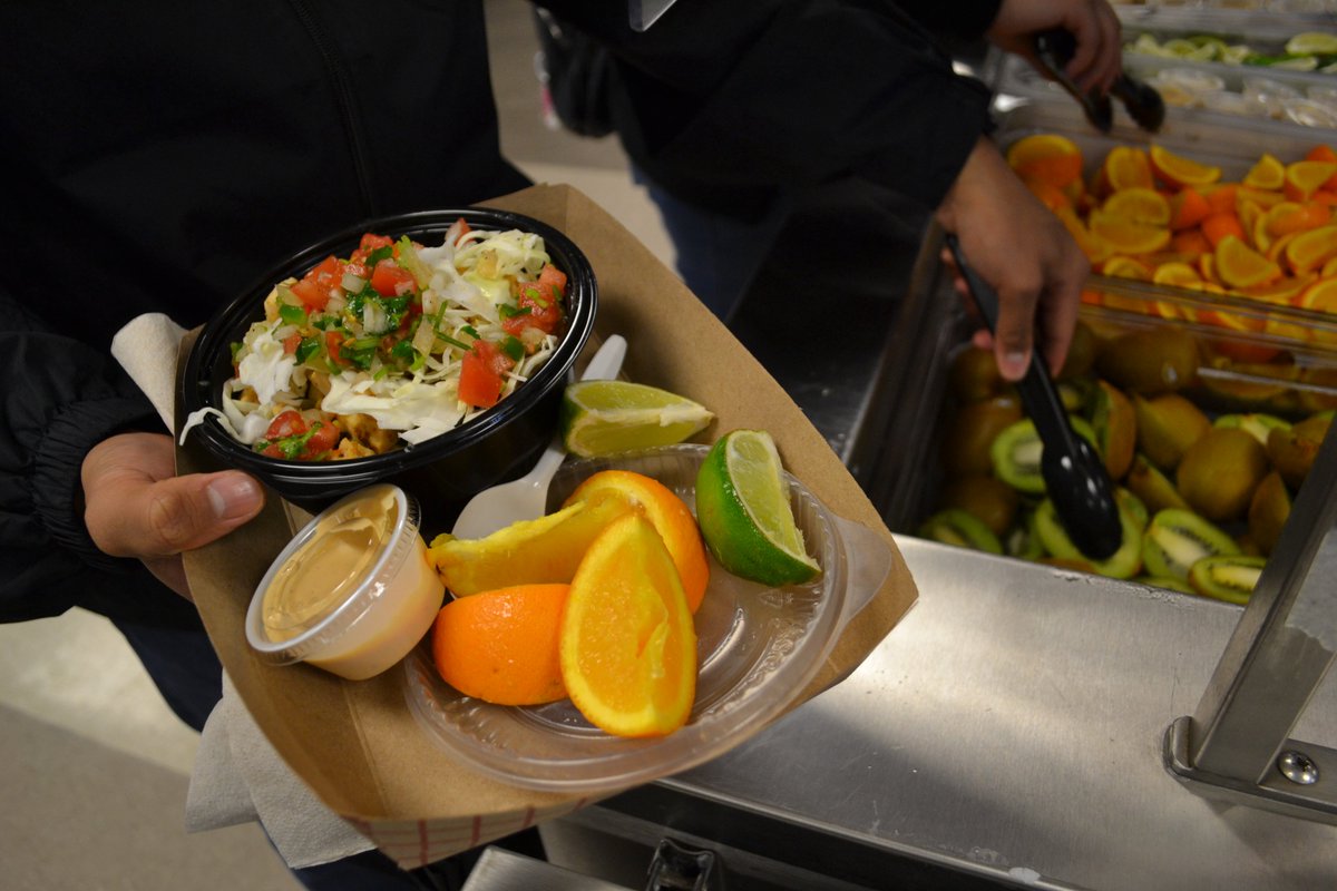 It's (throwback) California Thursday! Students at PV High enjoyed Chipotle Chicken Bowls, featuring California-grown ingredients.  Yum! #TBT #eatlocal #healthyschoollunch #californiathursdays #farmtoschool #schoolmeals