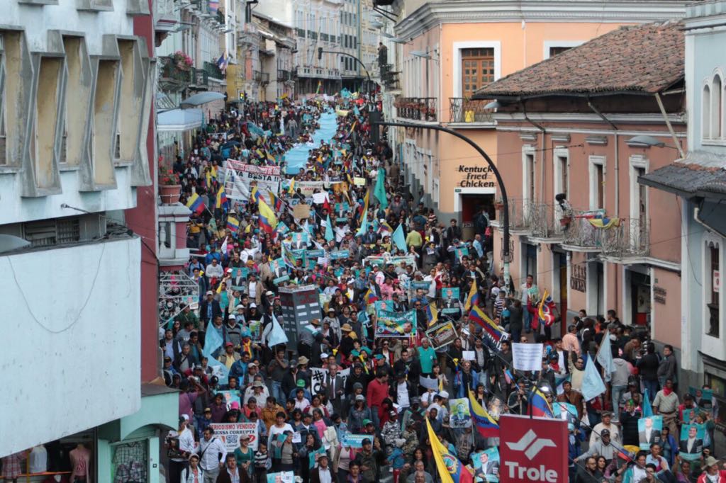 VerdugaAbraham's tweet photo. ¡Este pueblo ya despertó! #KolmenaProtesta #IndígnateEcuador https://t.co/0WyhoKoJsu