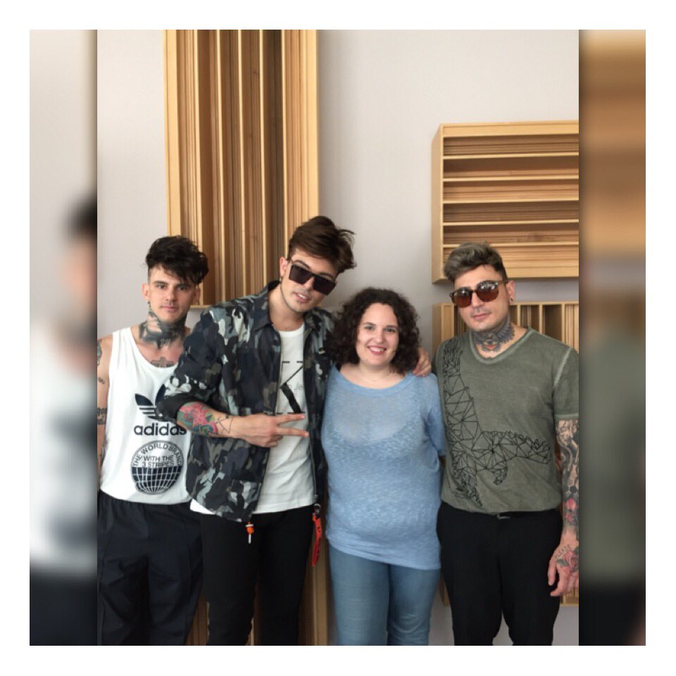 larryxbiebss's tweet photo. @TheKolors In loop ❤️ GRAZIE #ComeLeOnde https://t.co/RT8r3Lp0R1