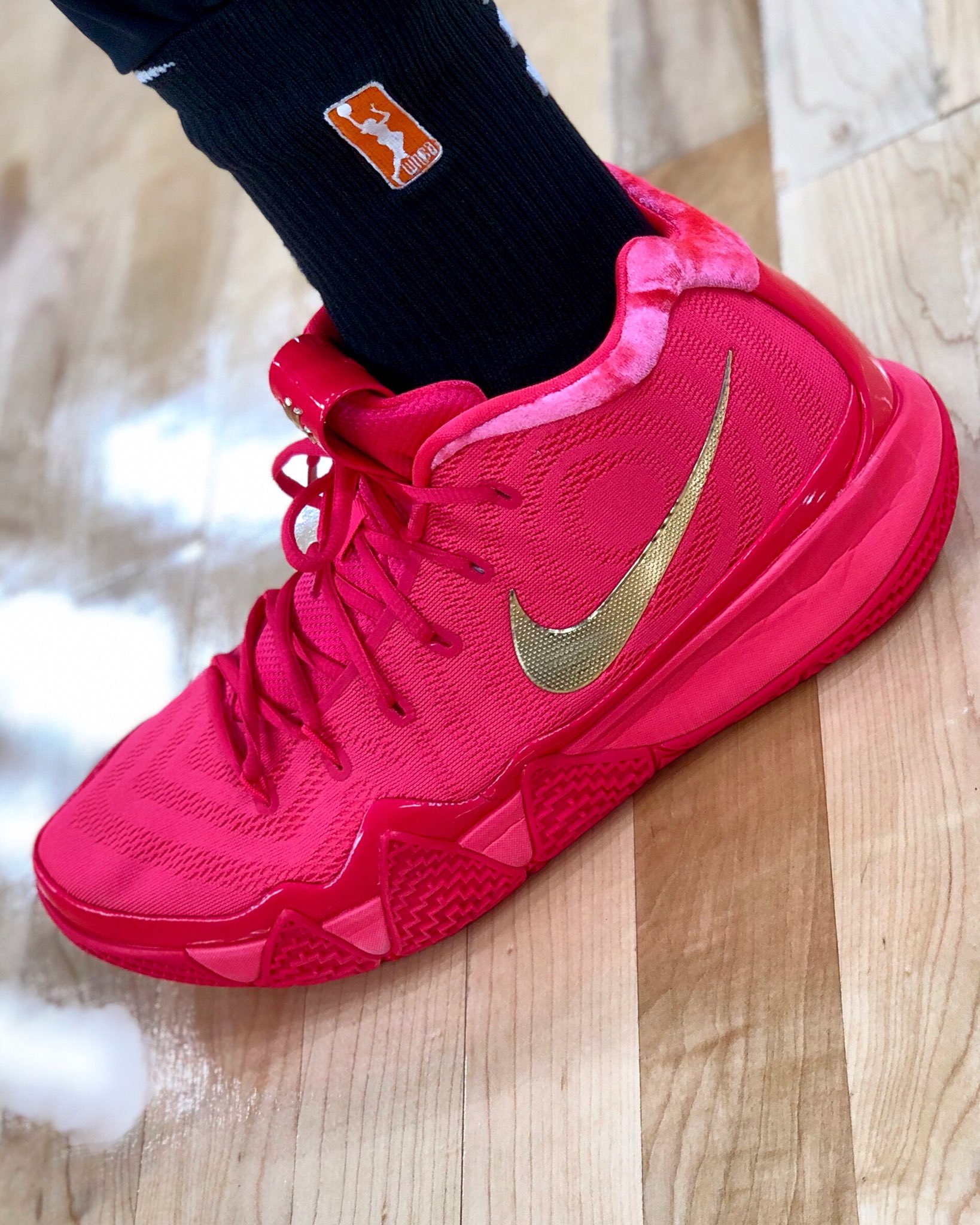 pink kyrie 4s