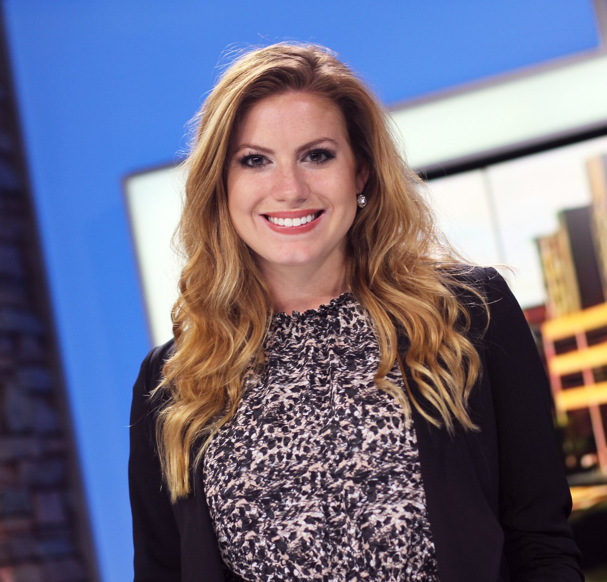 13 #WREX welcomes two new anchors, James Stratton &amp; Lindsey Fafoglia, to its news team

James joins the evening news desk, while Lindsey joins 13 News Today.  #13WREX was named the 2018 #IBA Medium Market TV Station of the Year.