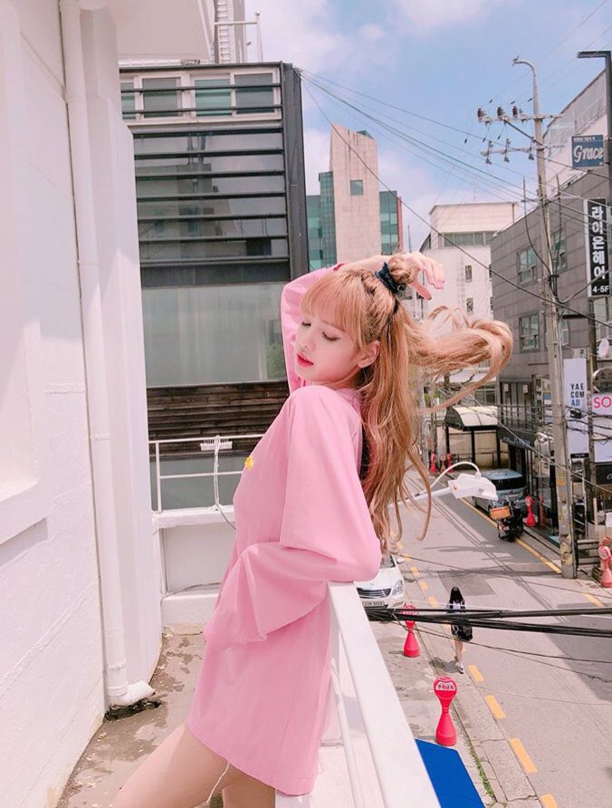 Ialisapics's tweet photo. hello everyone! this is a brand new account dedicated to blackpinks lisa. it would mean so much if you could rt to spread the word! thank you so much 🌸💓 https://t.co/gnxw1PizNI