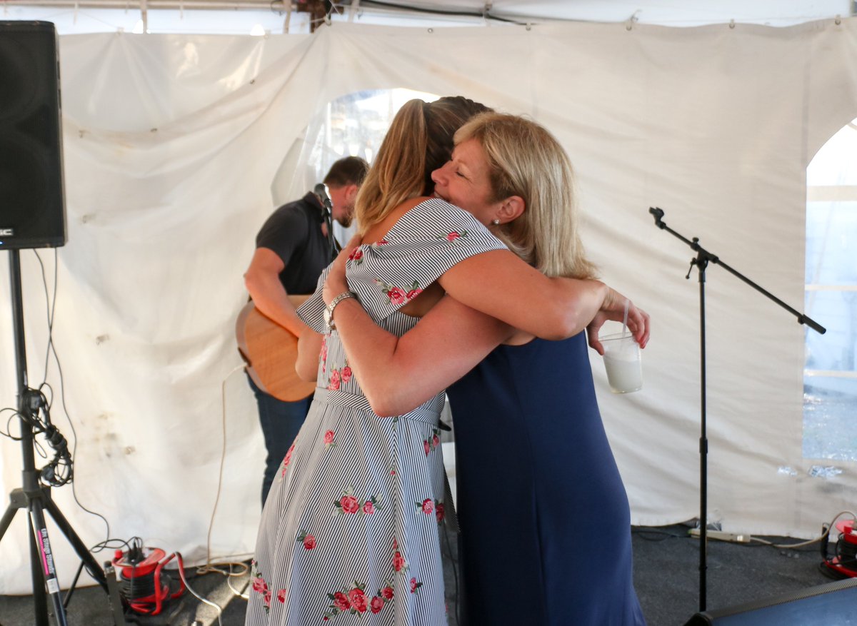 BethLindstrom's tweet image. Having a blast on the Cape with @AylaBrown and so many friends. What a wonderful time tonight at @TraderEds! #masen