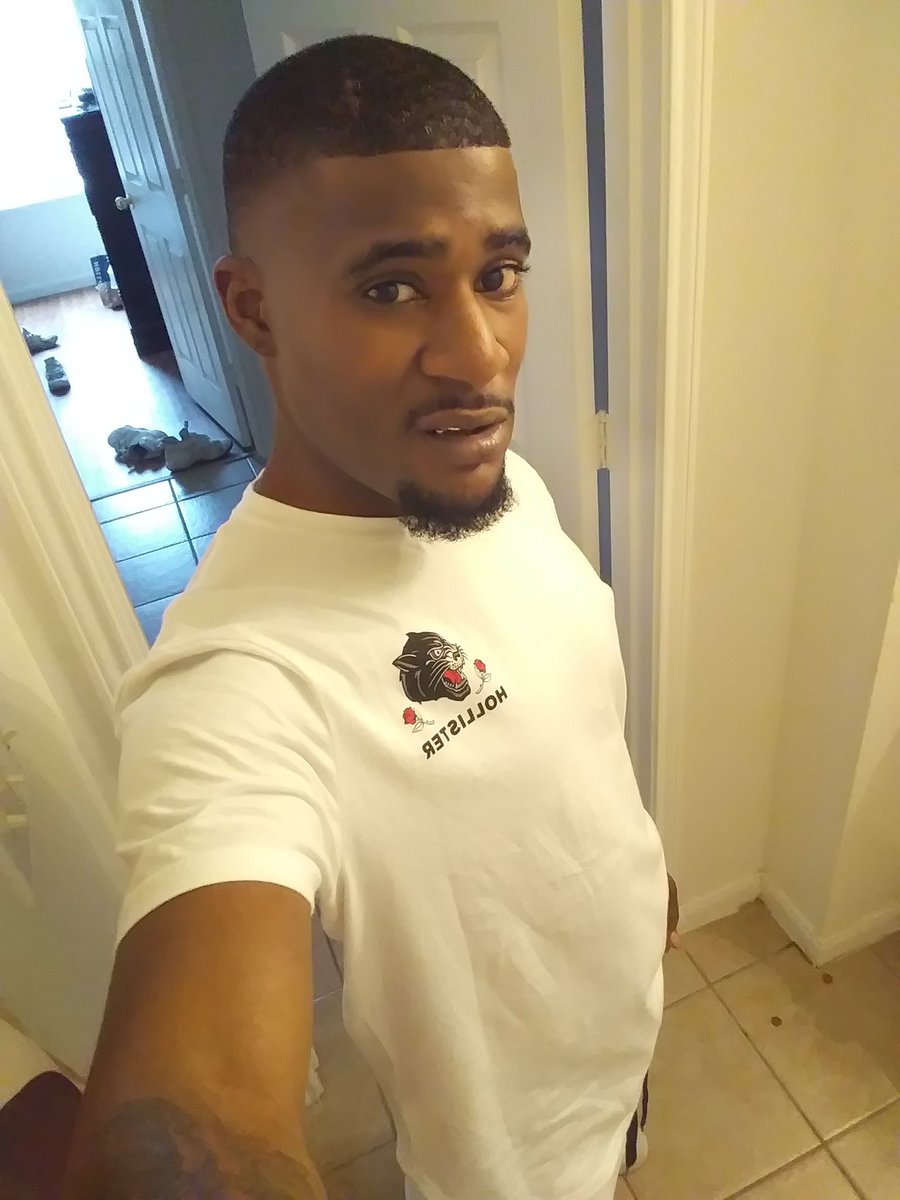 RockfordRoth's tweet photo. See I was holding... Now I'm holding sum moe and I everyday I step 🚶 as if Martin right here holding the Doe🔥💯💦
#OGNike
#StepTommyStep 🚶 https://t.co/4TIhl9MNEX