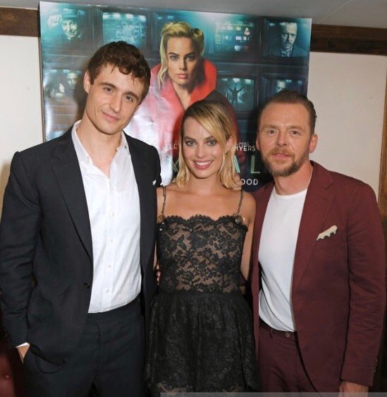 simonpegg_photo's tweet image. #SimonPegg #MargoRobbie #MaxIrons 
#TerminalMovie 
メイクにINIKA Organic使用
via Tara Hickman
instagram.com/p/Bk3e-IylkMw/…