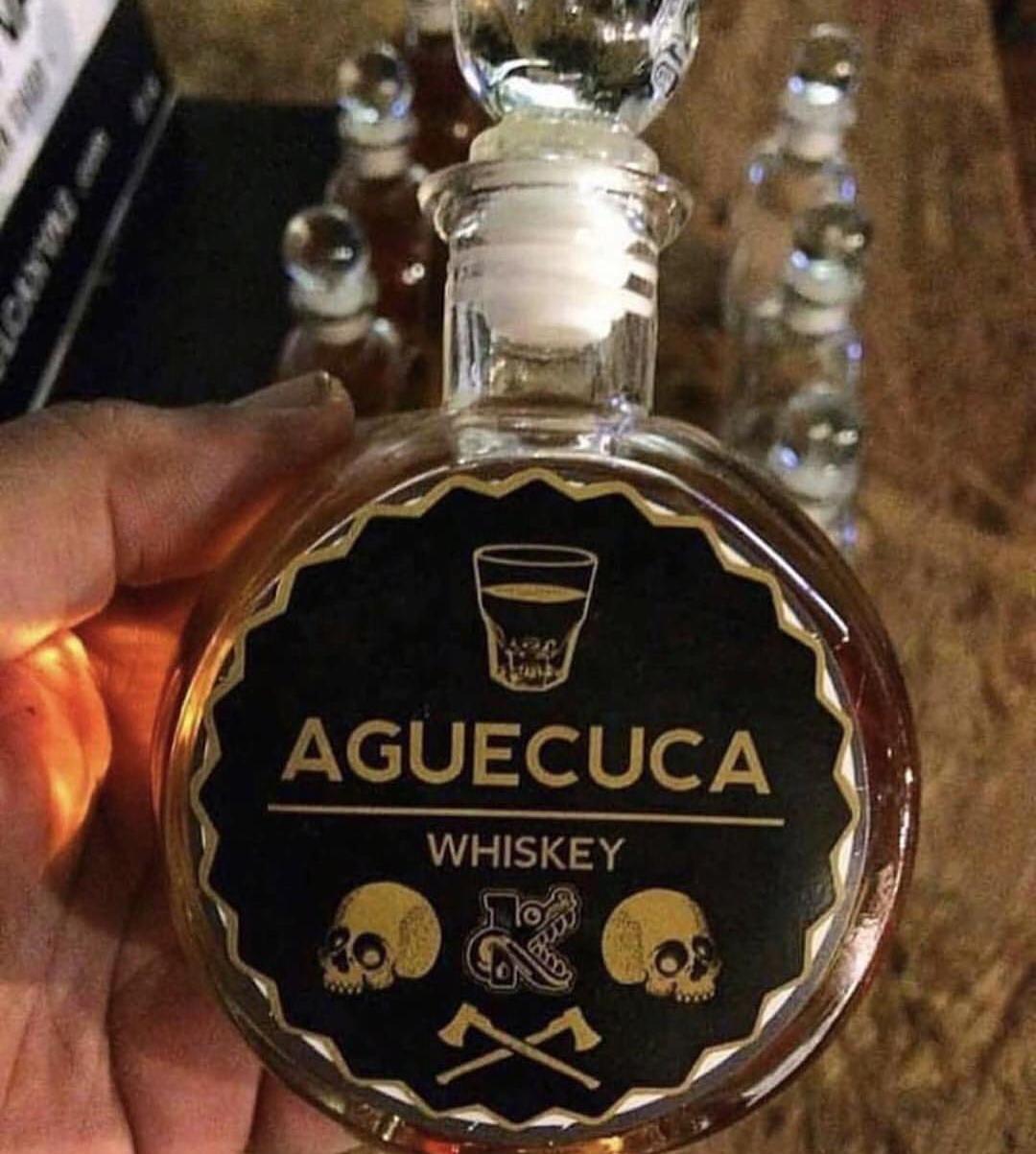 Sandra Alvarez on X: Muy bonita la presentación de este whisky jajajaja  t.coSwcDiYYN9h  X