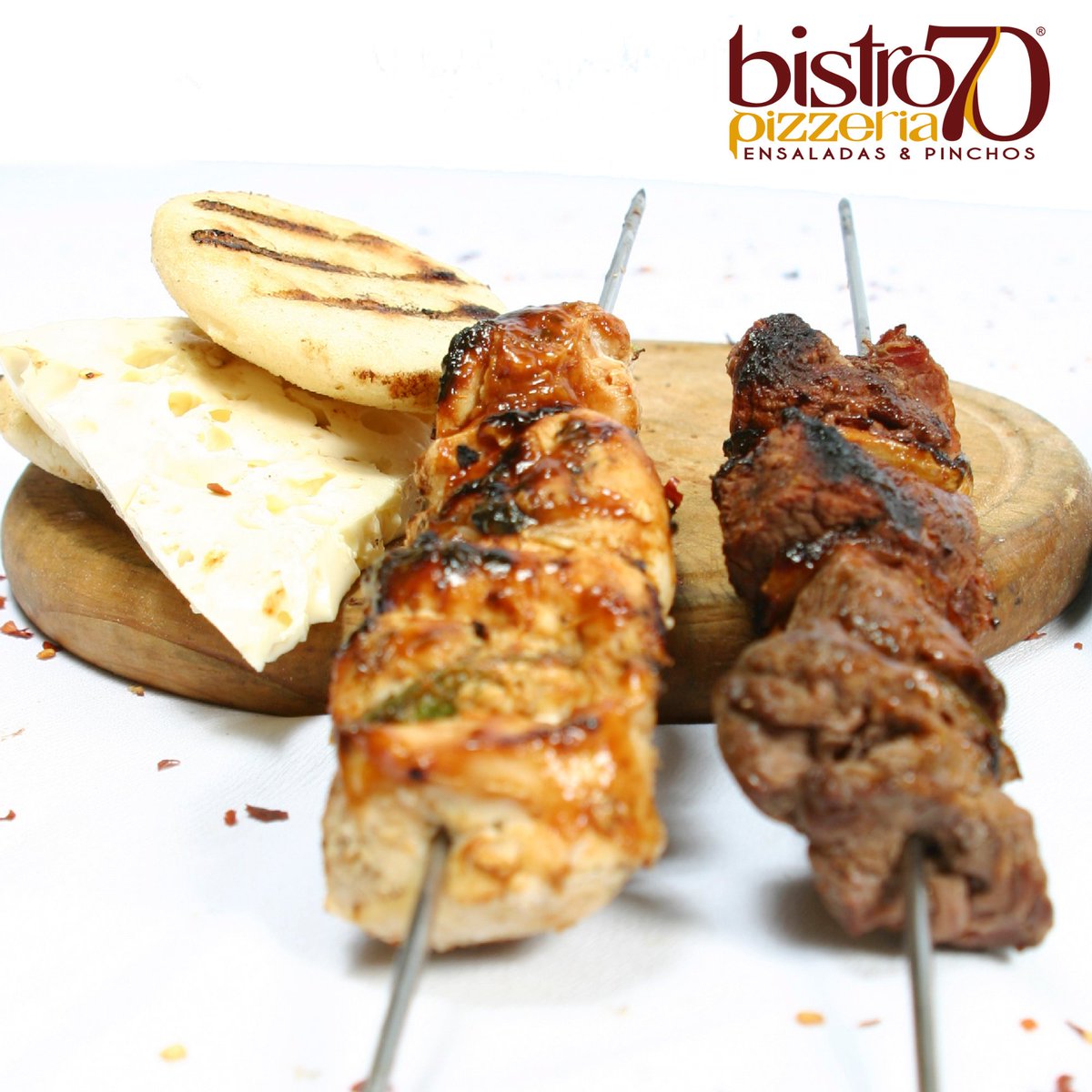 bistro70dice's tweet photo. Deliciosas brochetas de pollo y carne con un sabor único y que mejor acompañante que unas arepitas tostaditas.

#PizzaLovers #Pizzeria #Ingredientes #Comida #Sabor #Venezuela #Pizza #ComidaItaliana #Pinchos #Frescura #Pepperoni #Tocineta #Maracaibo #Maturín #PizzariaMcbo https://t.co/li8DkJvojj