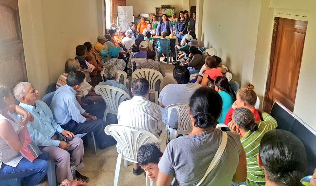 DPS_LosRios's tweet photo. .@MarthaCedeno15 mantuvó diálogo con miembros de la Asociación "Puertas al Cielo" en Balzar, para fortalecer el modelo comunitario y de atención en salud que prioriza a los grupos vulnerables, porque La atención a personas con discapacidad es una prioridad para #GobiernoDeTodos. https://t.co/eW9zW8y593
