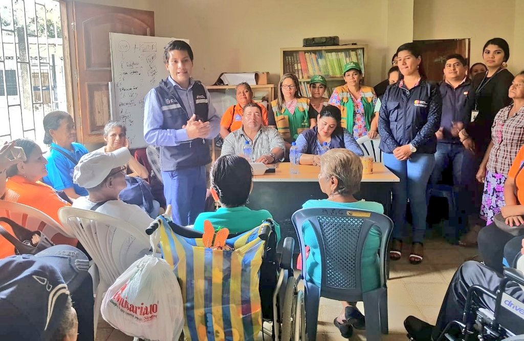 DPS_LosRios's tweet photo. .@MarthaCedeno15 mantuvó diálogo con miembros de la Asociación "Puertas al Cielo" en Balzar, para fortalecer el modelo comunitario y de atención en salud que prioriza a los grupos vulnerables, porque La atención a personas con discapacidad es una prioridad para #GobiernoDeTodos. https://t.co/eW9zW8y593