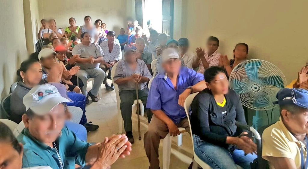 DPS_LosRios's tweet photo. .@MarthaCedeno15 mantuvó diálogo con miembros de la Asociación "Puertas al Cielo" en Balzar, para fortalecer el modelo comunitario y de atención en salud que prioriza a los grupos vulnerables, porque La atención a personas con discapacidad es una prioridad para #GobiernoDeTodos. https://t.co/eW9zW8y593