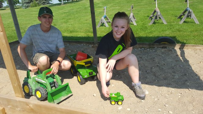 LeapingDeerFarm's tweet image. Great first day open day for the adventure farm today! We will be open Thursday to Sunday 10am to 5pm. We look forward to seeing you #leapingdeer #familyfarmfun #adventurefarm #oxfordcounty
