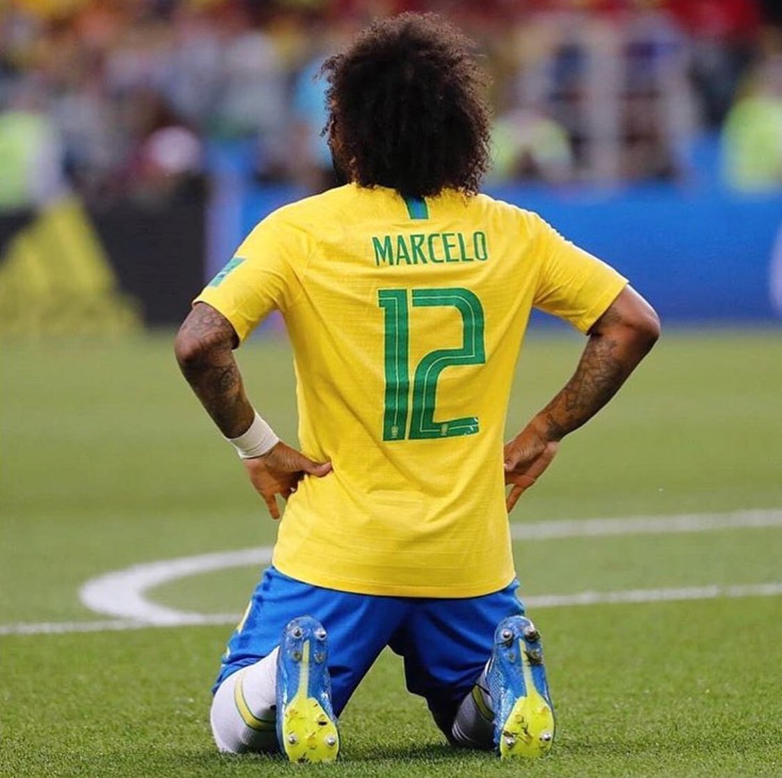 mundodabola's tweet photo. O melhor lateral do mundo é brasileiro! 🇧🇷 https://t.co/fksJEmpxOE