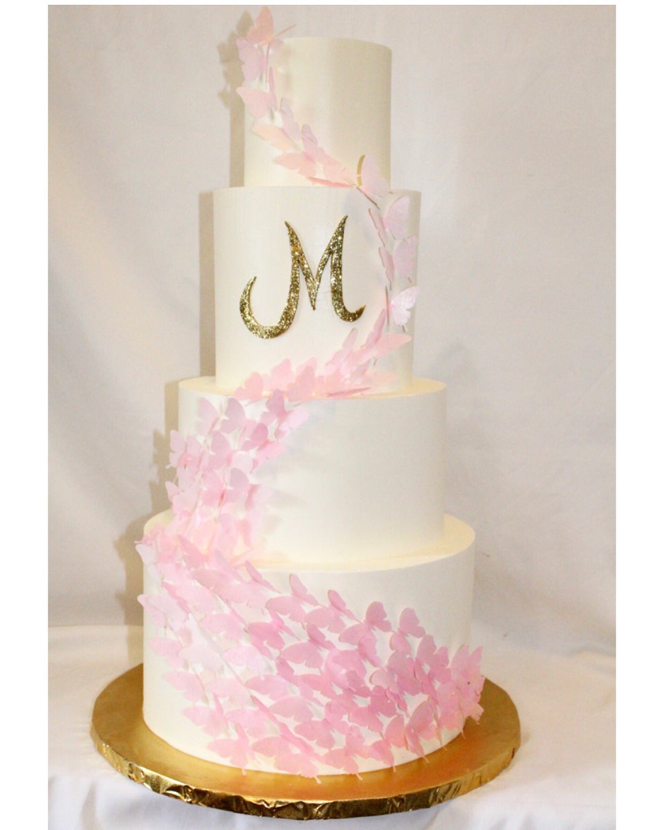 GivanSweets's tweet photo. 7th birthday cake ✨ #7thbirthdaycake #butterflycake #4tiers #givansweets #vanillacake #lemonmousse #oreomousse #ombrecake #ombrebutterflycake #bostoncake #bostoncakes #bostonbaker https://t.co/U6W0cJclk3