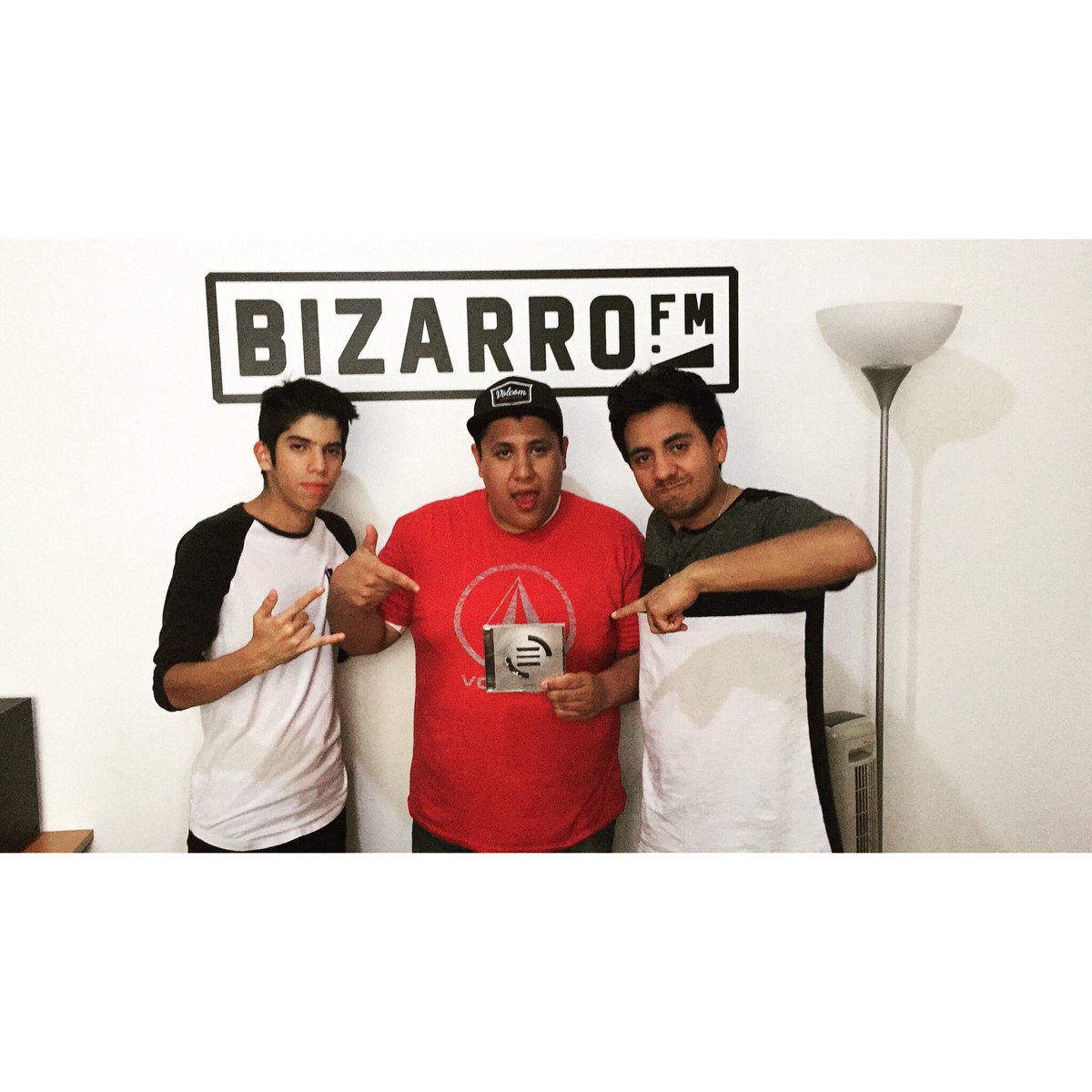 Gracias a <a href="/bizarrofm/">Bizarro FM</a> y a @Oliver_musica por el espacio. Más programas así por favor 🔥🤟🏻👏🏻