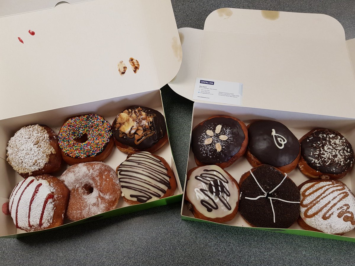 CommArcLtd's tweet image. Friday treats thanks to our friends at @Datacom - should keep the blood sugar active for the long afternoon ahead. Thank you! #techmakesyoufat #fridaytreat #donuts #datacom #Yum