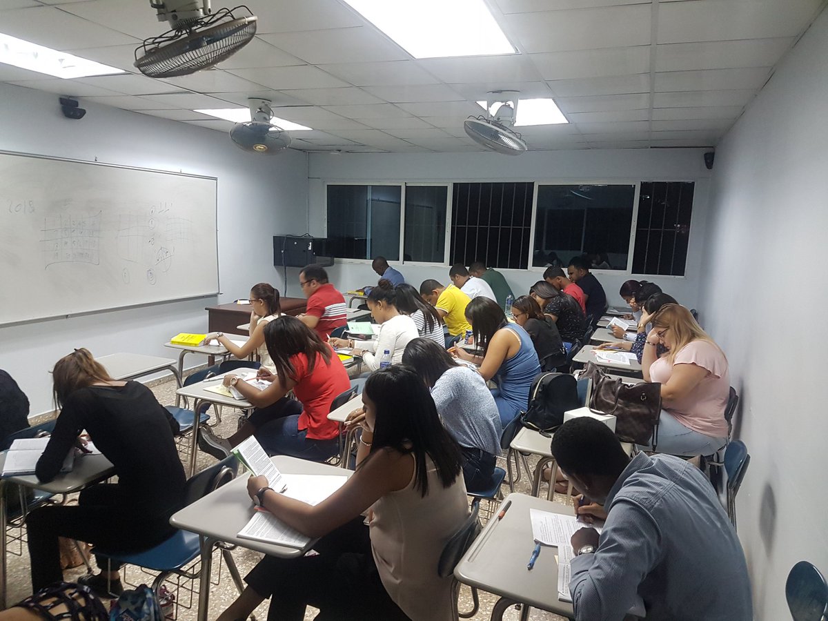 danilocaraballo's tweet photo. No se necesita memorizar. Examen con leyes abiertas en @UNAPEC #procedimientocivil https://t.co/VU36GMTbe8
