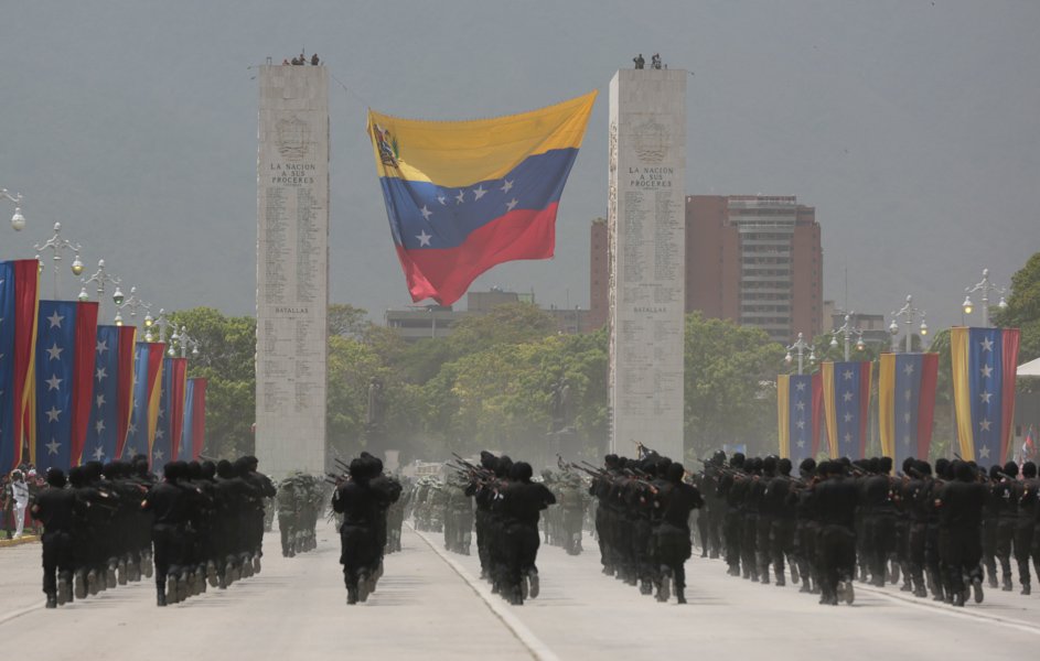 Военный парад в Венесуэле 5 июля 2018 года Венесуэлы, президент, состоялся, Трамп, станем, одним, Вьетнамом, будут, парад, заявил, военный, Кабельо, выбираться, Оригинал, глотать, знают, попытаются, ступить, потом, советников