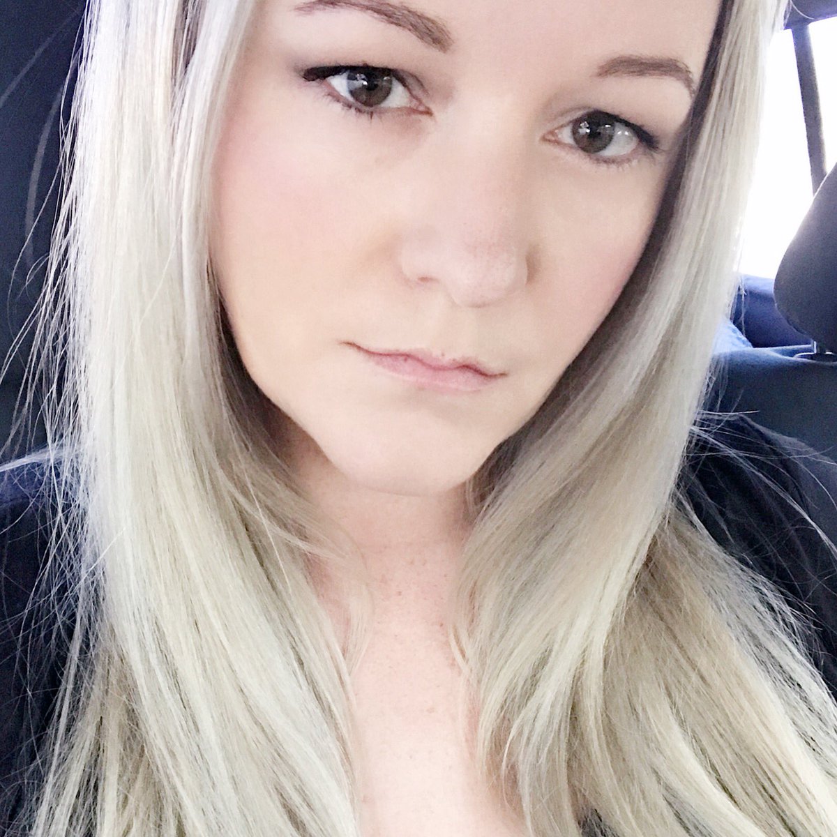hollyhollywood's tweet photo. Sup twitter. I went outside #selfie #outside #why #sun #dangerous #monitortan #gamergirl #xd #excessivehashtags https://t.co/kzyuMoBuSL