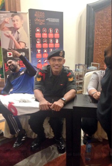 UmuRafiqah's tweet photo. @hapizah_ismail @altimet @wadaHusna Timun, Hapizah and Me hope you smile like this. Salam Jumaat Altimet. From us #TeamAltimet . Always support you. Always ! Yeay. tepokkk ! https://t.co/uXjLKA6qRu