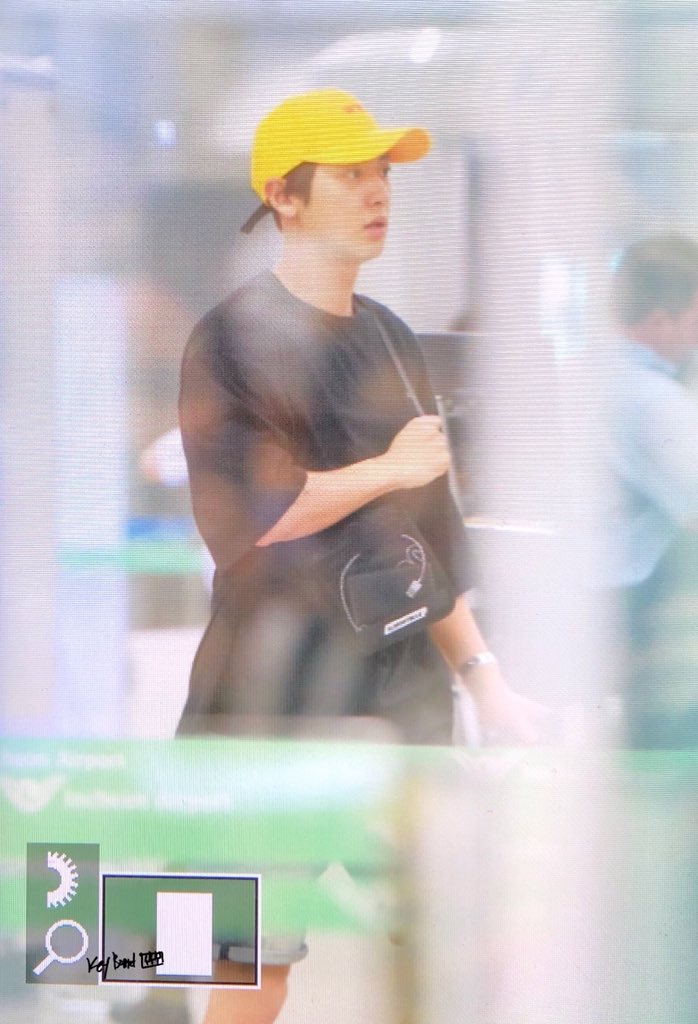 KBoard1127's tweet photo. #chanyeol #찬열 ICN✈️✈️✈️ https://t.co/OlMPG4oCtB