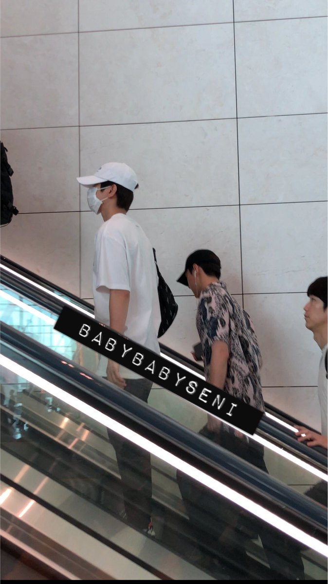 babybabyseni's tweet photo. 180706 ICN 휘🎼몰아치는 넌 나의 럭키원

#exo #sehun #baekhyun #백현 #세훈 https://t.co/a8SOQSmBDZ