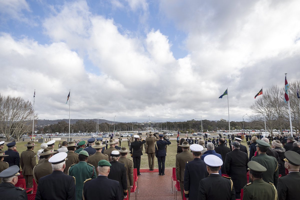 Congratulations General Campbell from @AustralianArmy     on assuming command of #YourADF, a role model leader of integrity, insight and courage. @MarkBinskin_CDF thank you for your leadership and all you have done for the ADF. #AusArmy