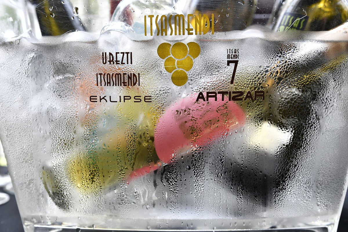 #Viticultura atlántica: #txakolis personales, originales y frescos. Hoy los compartimos con vosotros. Eskerrik asko por estar ahí.