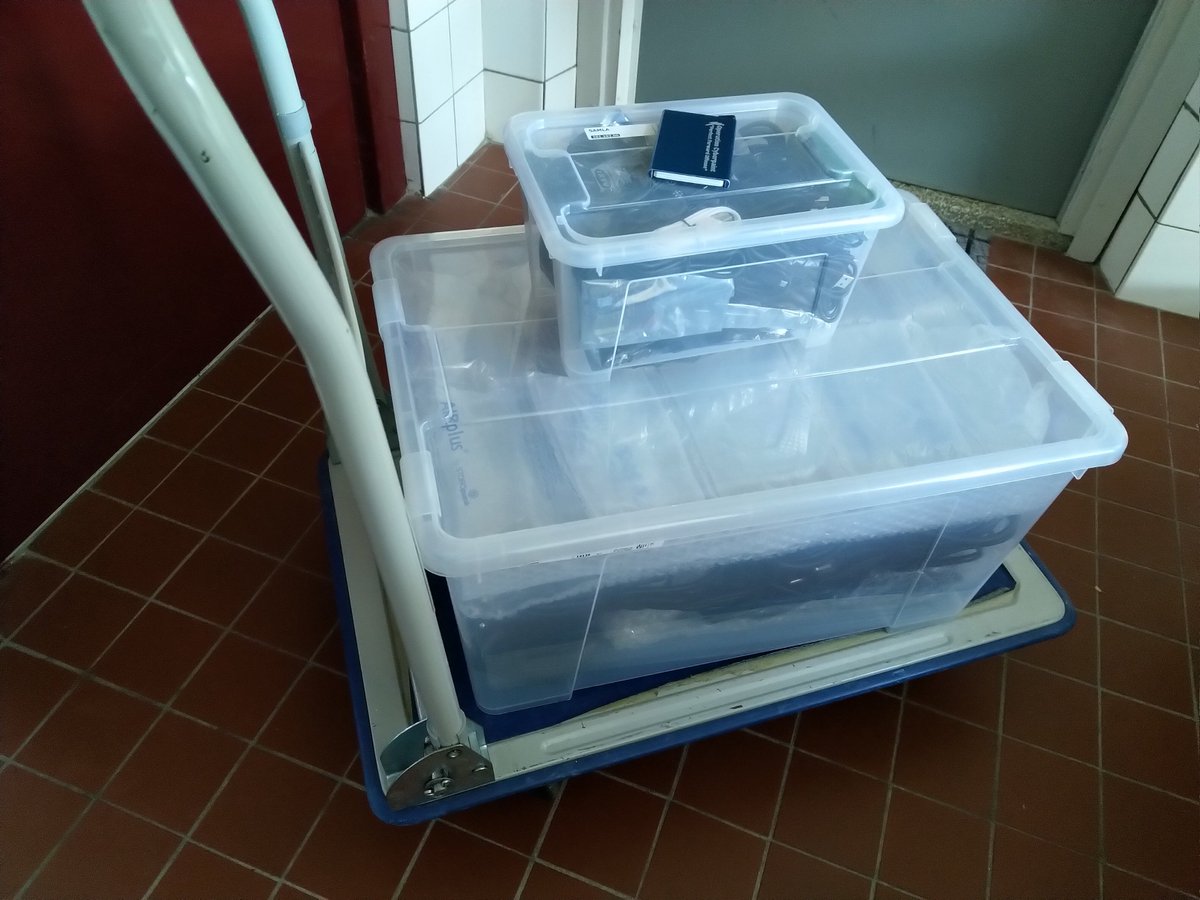hackintheclass's tweet photo. Alles ingepakt voor een #workshop #hacken op #basisschool in #amsterdam! Wij hebben er zin in. #hackintheclass https://t.co/zWxgggj5kE