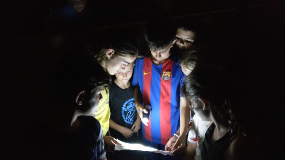 carmelitestgn's tweet photo. #ADMTWC #CAMPUSC ahir activitat nocturna al Campus d'estiu de l'escola!! Excel.lent iniciativa, gitada conjunta per passar-ho pipa i fer activitats! #VIUCARMELITES #ESTIUCARMELITES https://t.co/ml0StDt93C