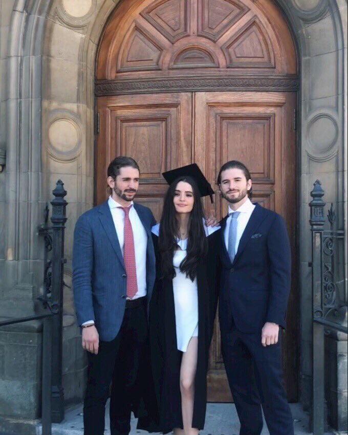 FeyMtz's tweet photo. grad🎓🥂 https://t.co/krpDAsXtOr