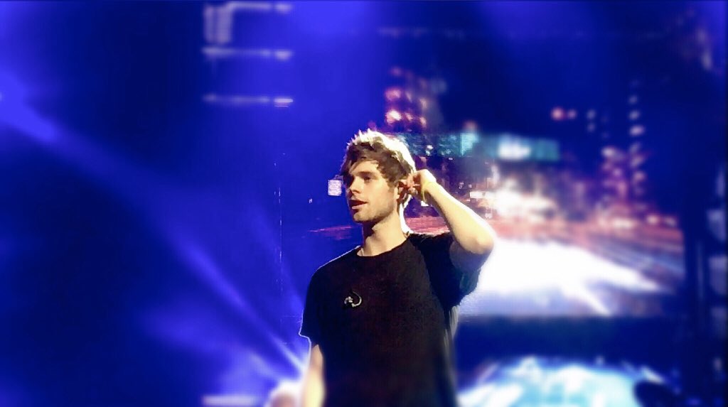 neonmoonlightx's tweet photo. Whoa. It’s already been two years since the first of many SLFL shows in summer of 2016. Spent a whole lot of time traveling to different cities &amp; states to see these dudes and it was the best summer of my life. Forever thankful for the incredible memories @5SOS 💙 https://t.co/Rj1dBmz4Y6