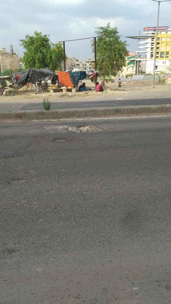 bhaukaliladki's tweet photo. Swagat hai apka Jaipur me @narendramodi ji🙏🏻 Aap jaha se guzrenge waha ke roads to Khoobsurat ho gaye hai..Zara in Jese👇baaki roads ke bhi ache din laa dijiye😅 #gaddaawards #onethoughtonechange #OTOC #SoundsGood #JDA #Nagarnigamjaipur @VasundharaBJP @AshokLahotyBJP @FM_Tadka https://t.co/gKqjSFL4fa