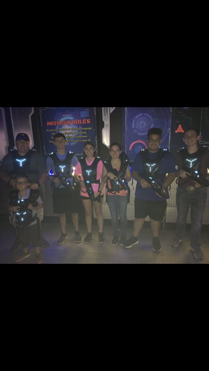 AnnaPDExplorers's tweet image. The Explorers bowled and played laser tag for a fun night of team bonding.