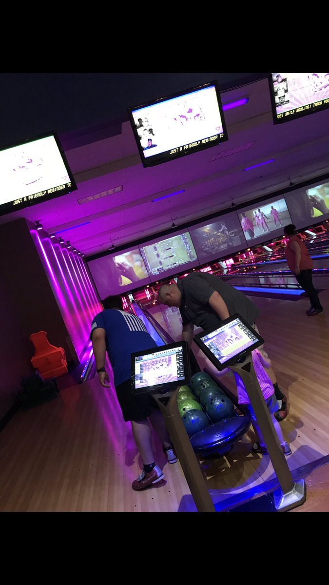 AnnaPDExplorers's tweet image. The Explorers bowled and played laser tag for a fun night of team bonding.