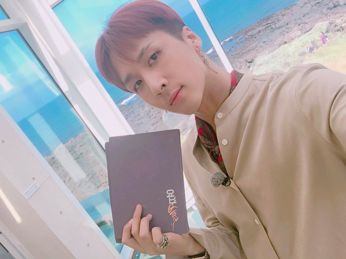 ALLFORVIXX's tweet photo. [TWITTER]

Atualização do twitter de Real VIXX no dia 05.07.18

@RealVIXX: Eu sou o Rovix. Se você quer ver o Agente #Ravi no especial Jeju do #WomanPlus2, fique de olho no SBS Plus às 10am! Também será transmitido no KakaoTV!

trad ing.: translatedvixx
trad pt.: leatherplaid https://t.co/1AoIFsH45W