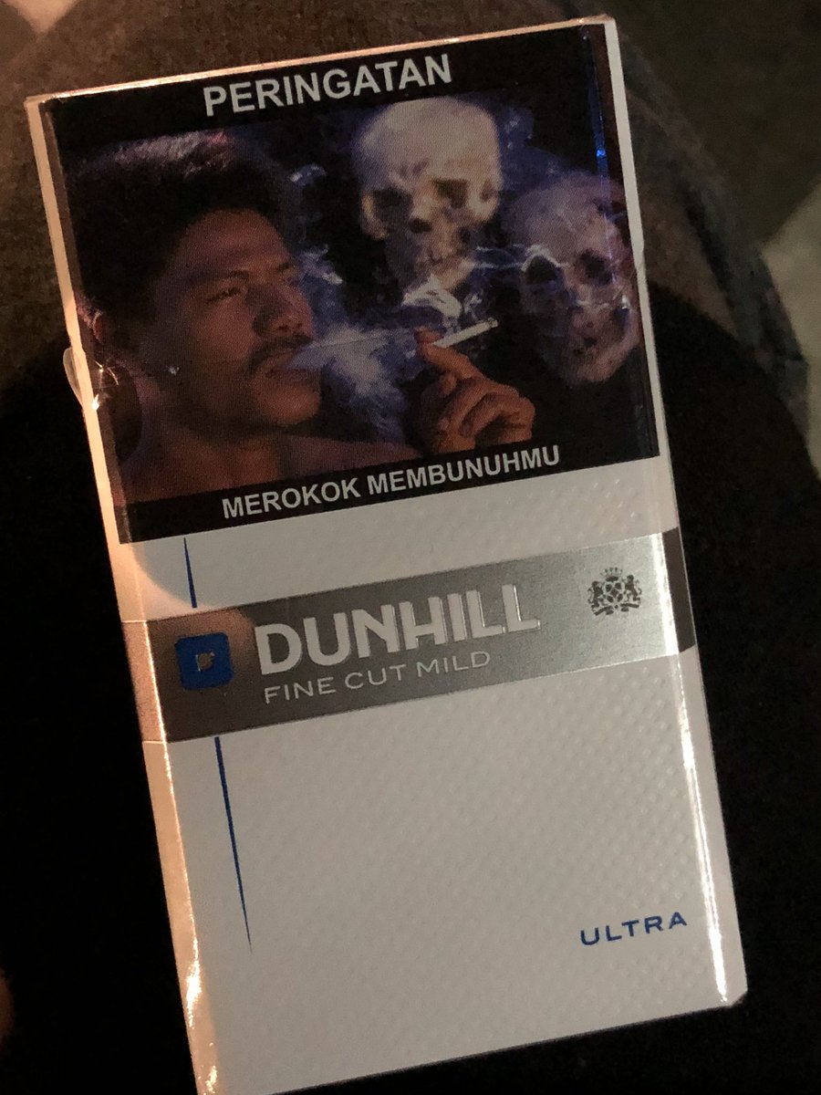 wiinsky_'s tweet image. Paling males kan dibahas sama temen-temen lo kalau baju lo bau rokok? makanya cobain yang satu ini. Dunhill Mild Ultra, baunya nggak nempel di pakaian lo! ' #UltraLessSMELL #LessSMELLisMore