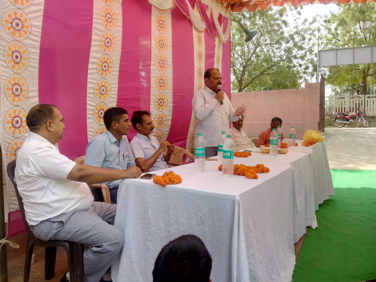 Rakeshkumawat2's tweet photo. #UPRMS meeting held at #ATELI rly station. Discussed about problems of employees. @NFIRINDIA https://t.co/xflXnAI8Ld