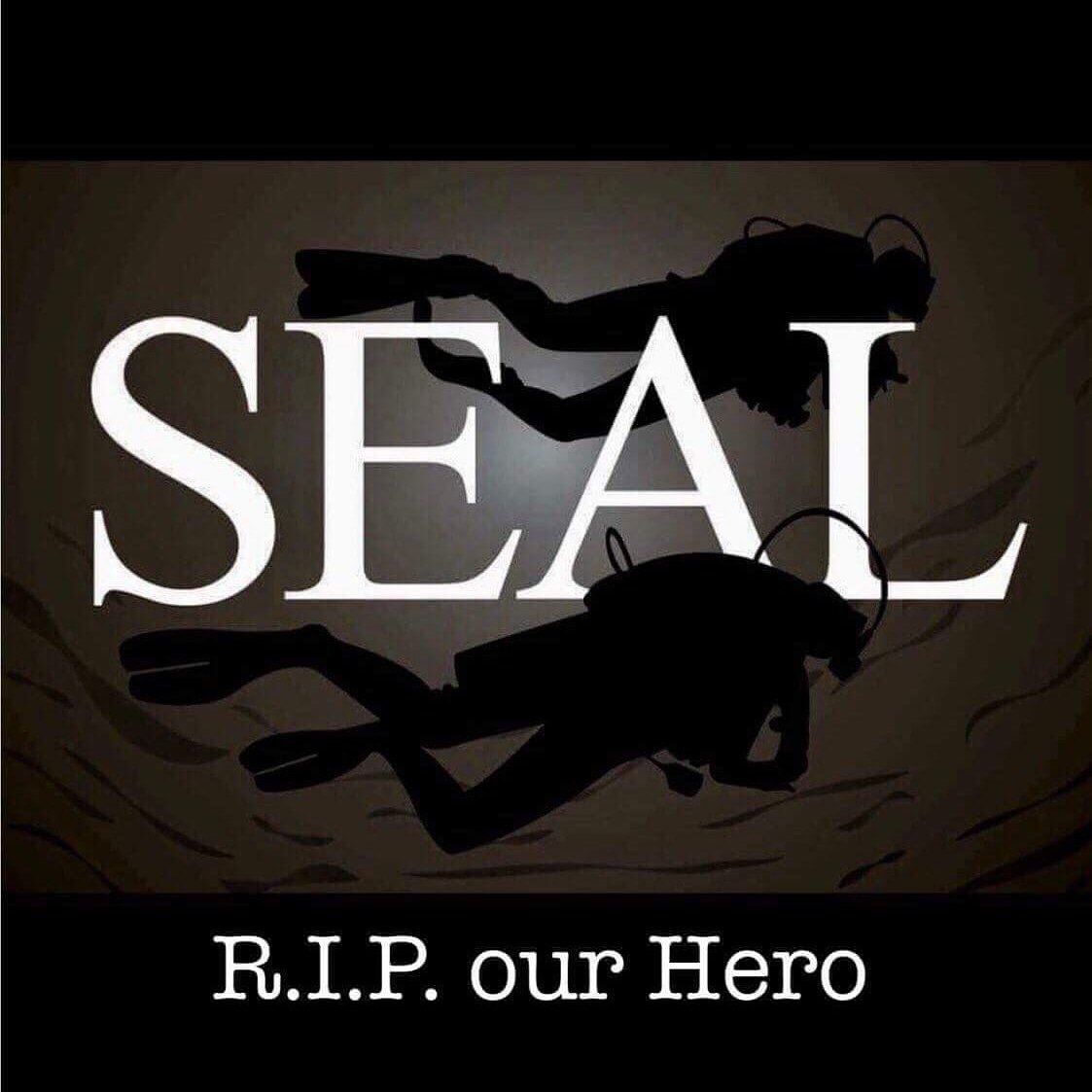 Prasattongosoth's tweet photo. Rest In Peace.

Sergeant Major Saman Kunan. 
Ex-SEAL Batch 30. Age 38.

Loss consciousness while transporting oxygen tanks in #ThamLuang.

Confirmed dead at approximately 1 am today. 🙇 

#ถ้ำหลวง https://t.co/GRxVLUlRpt